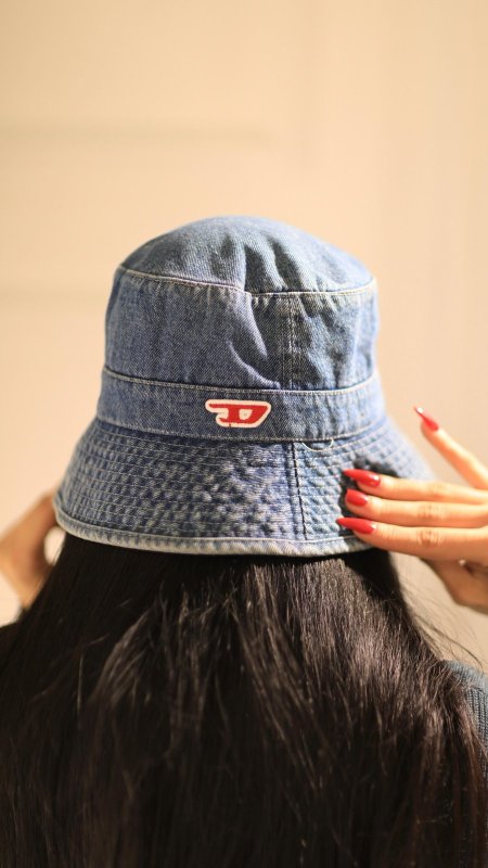 طاقية - Diesel / جينز